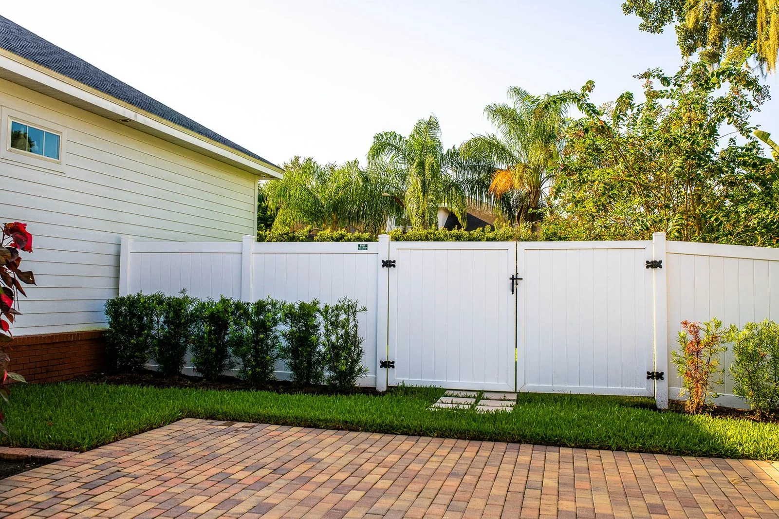 White vinyl privacy fence and gate